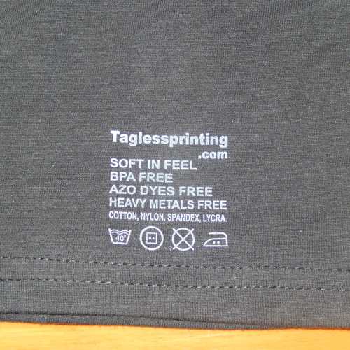 Tagless pad printing on t shirt