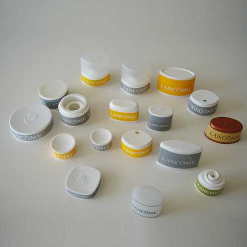 Foiling on plastic cosmetic bottles' lid