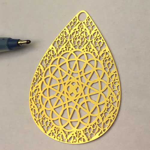 Complex laser cutting on gold pendant
